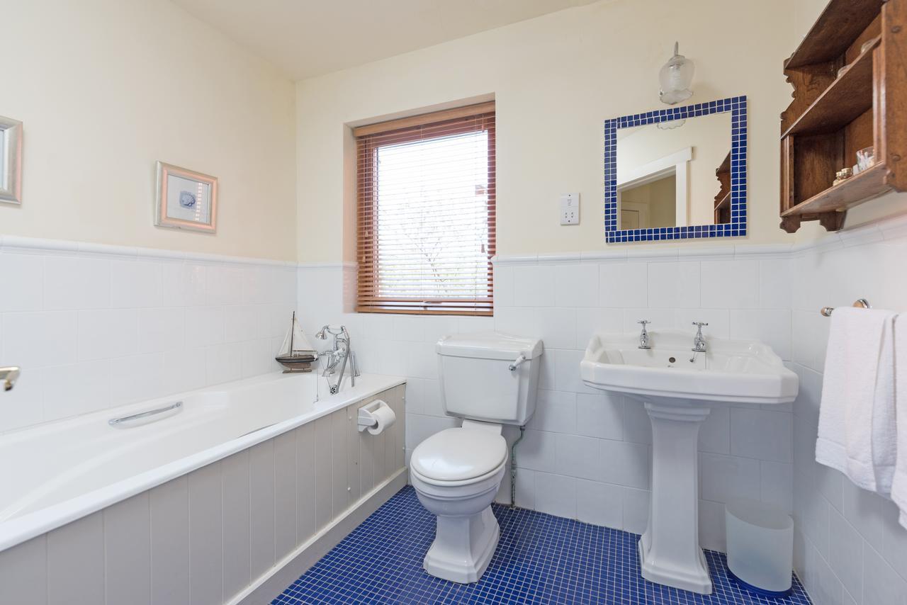 Dolphin Beach House Clifden Exterior photo